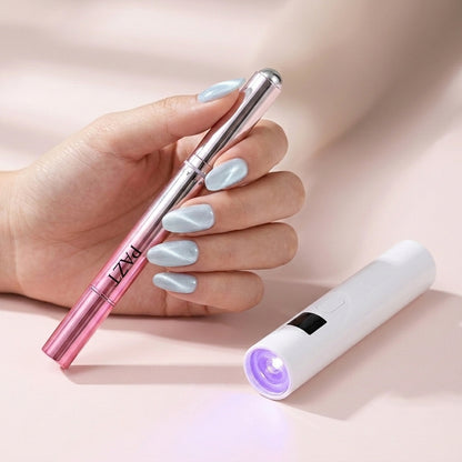 Uñas de gel de salón en casa, en un lápiz